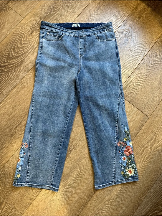 Northern Reflections Denim - Northern Reflections Blue Cropped Jeans with Floral Embroidery